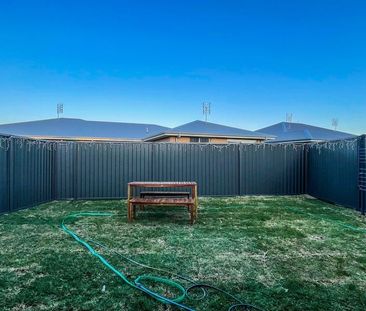 FULLY FURNISHED GRANNY FLAT - Photo 1