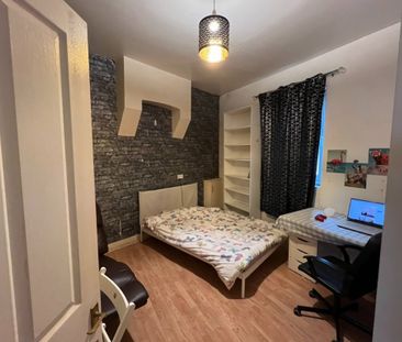 2 Bed Terraced House, Ilkeston Road, NG7 - Photo 2