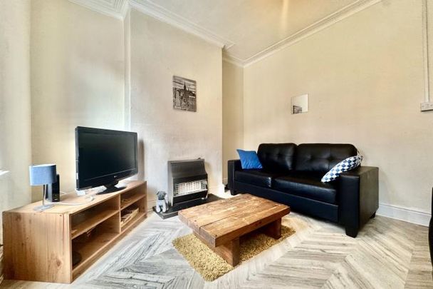 Harold Grove - X 4 ROOMS AVAILABLE, - Photo 1