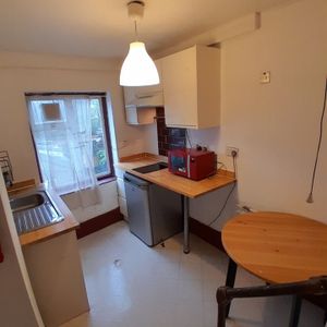 Room in a Shared House, Cuthbert Road, CR0 - Photo 3