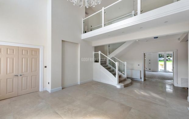 The Bishops Avenue London N2 - Photo 1