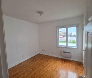 5½ Apartment Available - A louer • For Rent - Photo 4