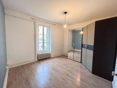 Location Appartement 3 pièces 81m² ROANNE 42300 - Photo 3