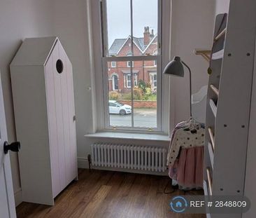 4 bedroom semi-detached house to rent - Photo 6