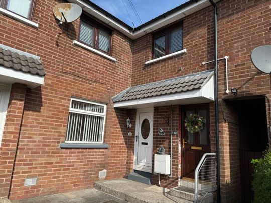 Partly Furnished 2 Bedroom Ground Floor Apartment - Photo 1