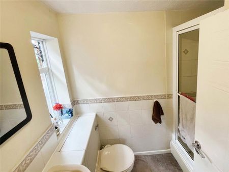 4 bedroom detached house to rent - Photo 5