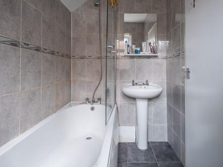 2 bedroom ground floor flat to rent - Photo 4