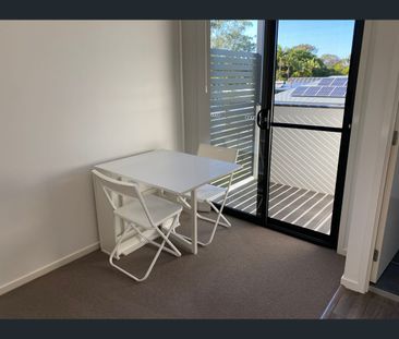 2/56 Chandos Street, Wynnum West, Qld 4178 - Photo 2