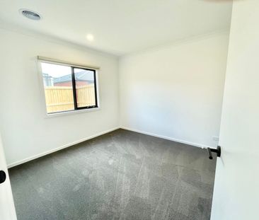 Family Home In Thornhill Park! - Photo 4