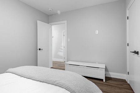 427 Ravenhill Avenue - 4 - Photo 5