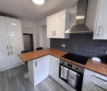 2 bedroom end of terrace house to rent - Photo 6