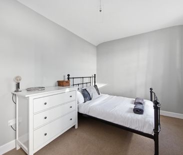 3 bedroom apartment to rent - Photo 6