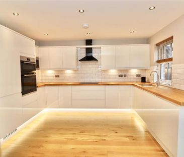 3 bedroom semi-detached house to rent - Photo 5