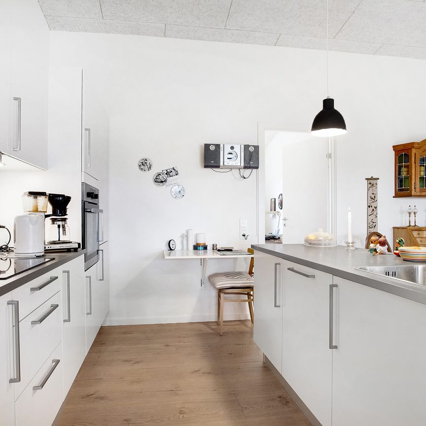 Indflytningsklart rækkehus, med kort afstand til hverdagens fornødenheder og skøn natur - Photo 1