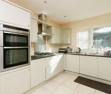 4 bedroom detached house to rent - Photo 5