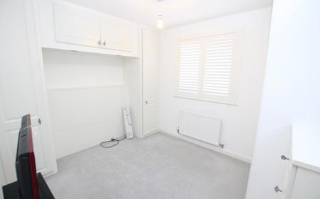 WOW, a redecorated apartment on the ground floor with it's own private garden and a large open plan living room. With parking and a bike store too this really is a rare opportunity. Call NOW to discuss your application! - Photo 3