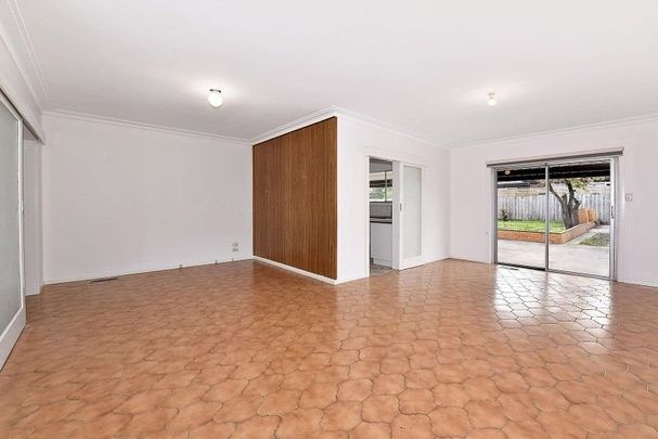 Spacious Three-Bedroom Home in a Convenient Keilor East Location - Photo 1