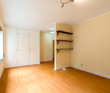 Apartamento T2 sem móveis inserido em condomínio em S. João Estoril - Photo 1