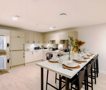 Deluxe Ensuite (Floors 1-12) - Photo 4