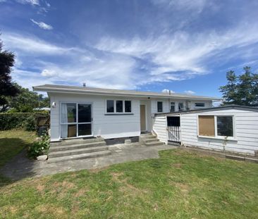 Warm & Sunny Family Home in Prime Location - Photo 3