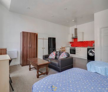 1 bed apartment to rent in Millstone Lane, Leicester, LE1 - Photo 2