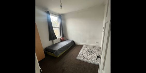 Room in a Shared House, Monega Road, E7 - Photo 3