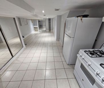 For Lease - 19 Keystone Avenue Unit# Lower level, Toronto, Ontario - Photo 4