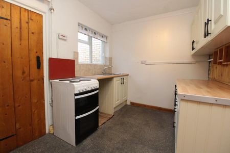 2 bedroom terraced house to rent - Photo 2
