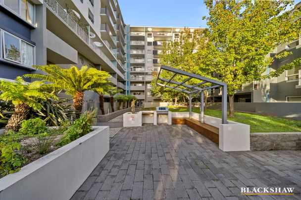 SPACIOUS GROUND FLOOR APARTMENT AT VALONIA - Photo 1