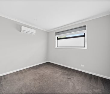 Spacious multi level living with outdoor appeal - Photo 4