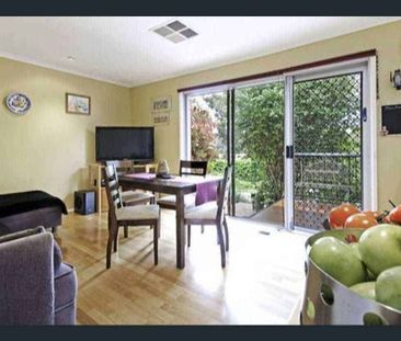 Large Family House Featuring a Beautiful Pool - Photo 2