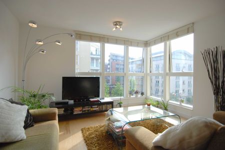 Water Gardens Square, London, SE16 6RF - Photo 2