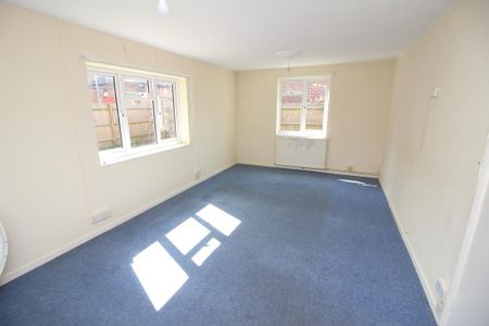 3 bedroom detached house to rent - Photo 2