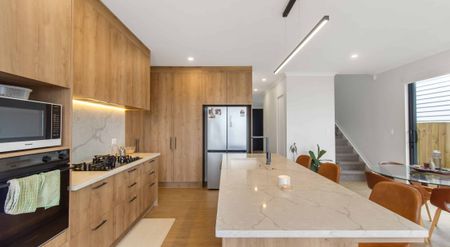 5 bedroom home in Flat Bush! - Photo 5