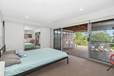 Coastal Living with 5 Bedrooms - Photo 3