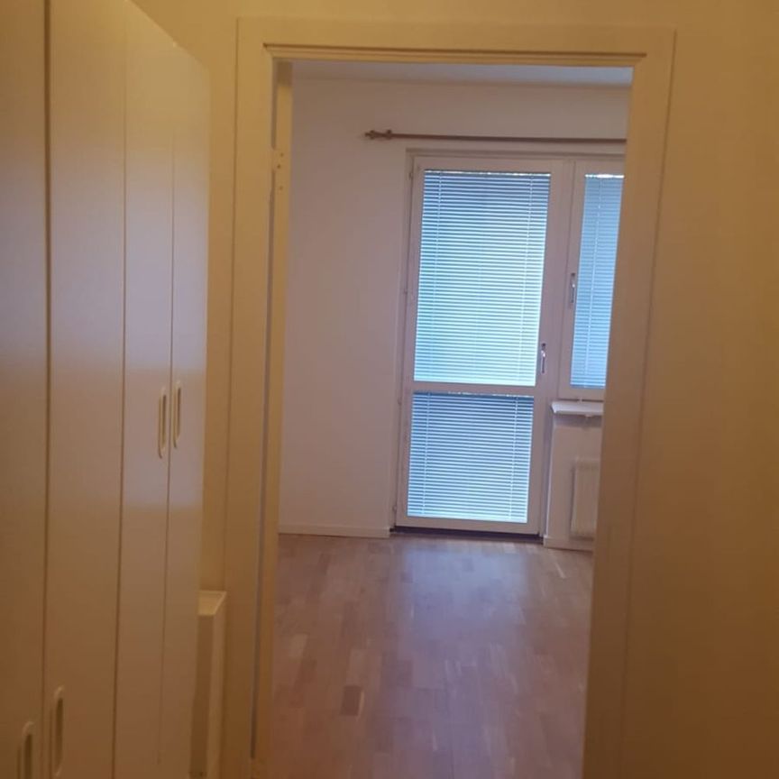 Johan Enbergs väg, Solna - Photo 1