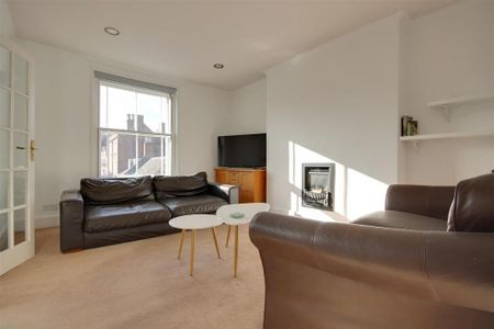 3 bedroom flat to rent - Photo 2