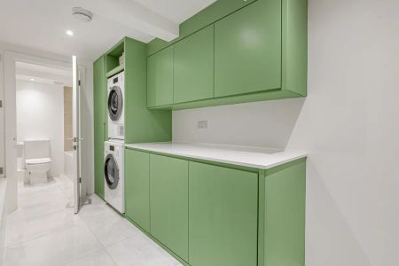 2 bedroom flat in London - Photo 4