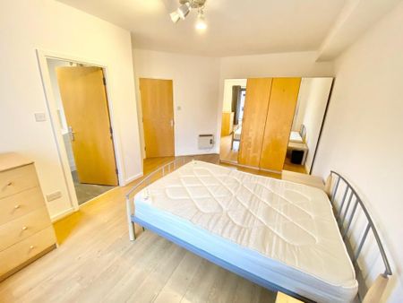3 bedroom flat to rent - Photo 3