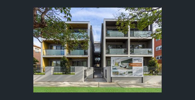 Modern Studio Apartment Available in the heart of Randwick - Photo 1