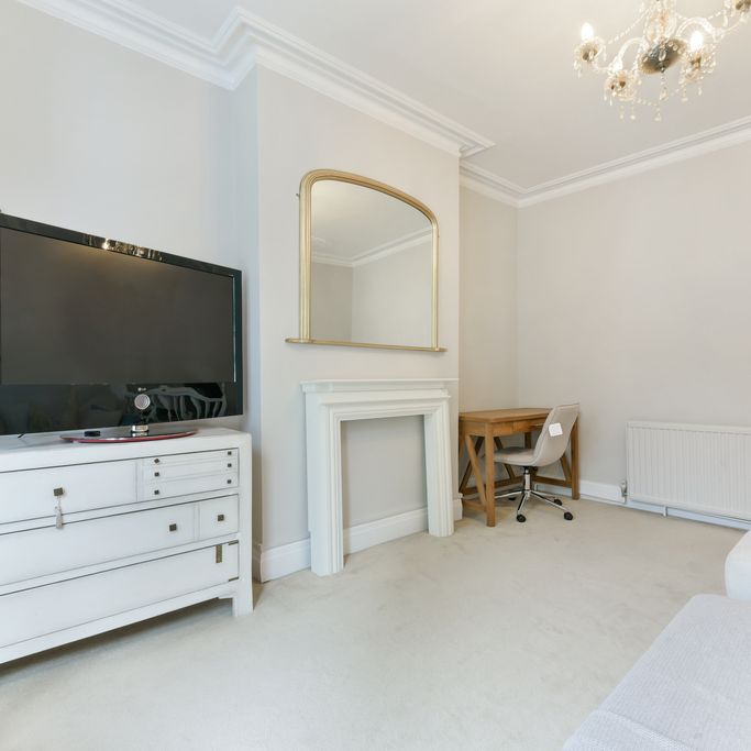 St Luke’s Avenue, SW4, London - Photo 1