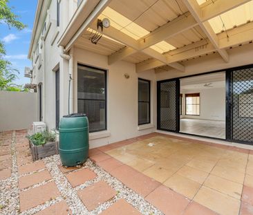 Spacious Private Townhouse in Prime Scarborough Location! - Photo 4