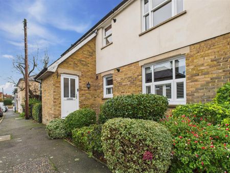 2 bedroom maisonette to rent - Photo 2