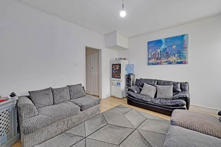 4 bedroom terraced house to rent - Photo 3