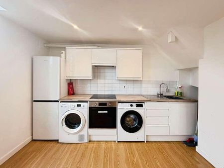 Flats, Emlyn Walk, Newport, NP20 - Photo 3