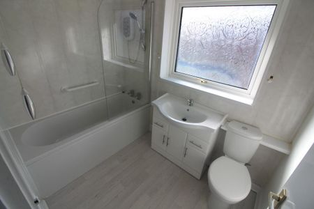 3 bedroom terraced house to rent - Photo 5