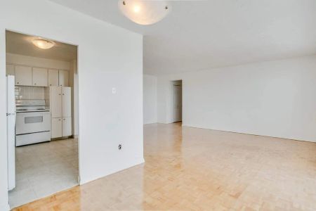 Baroness Apartments — Bachelor - Photo 5