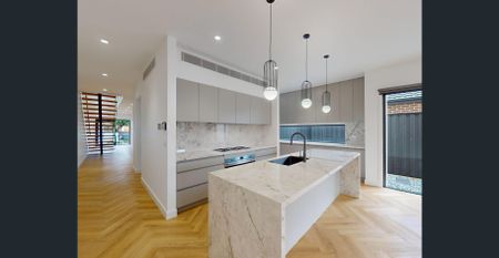 Refined Style - Photo 5