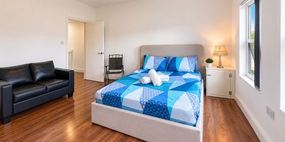Room in a Shared House, Emerald Close, E16 - Photo 3