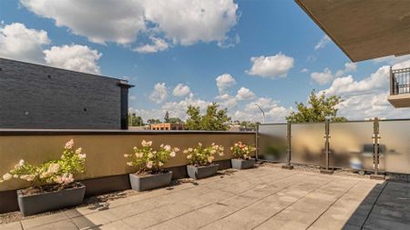 For Lease - 205 Lakeshore Road Unit# 208, Oakville, Ontario - Photo 2